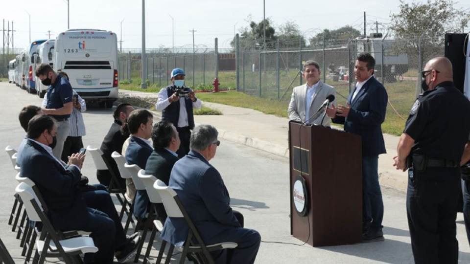 Anuncia Gobernador Cabeza de Vaca nueva campaña de vacunación transfronteriza para trabajadores esenciales y de la industria maquiladora