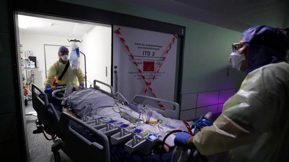 Ante alza de hospitalizaciones por ómicron Estados Unidos pide vacunar a menores de edad