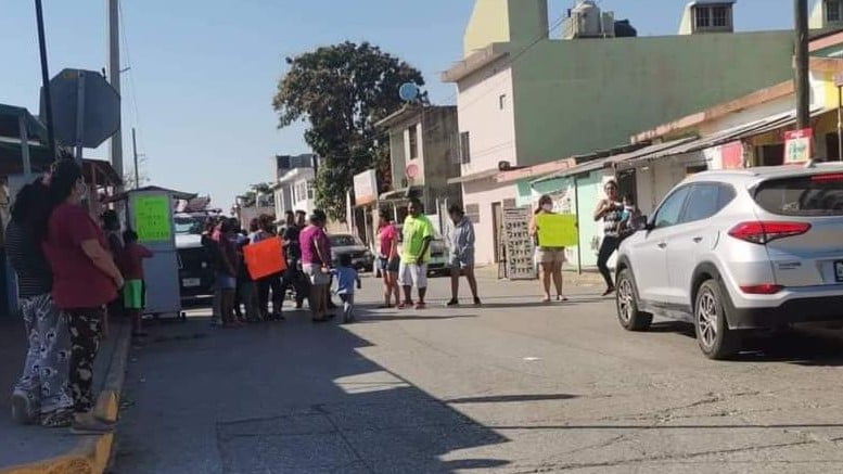 Altamirenses se desesperan por la falta de luz, bloquean calles y retienen unidades de la CFE