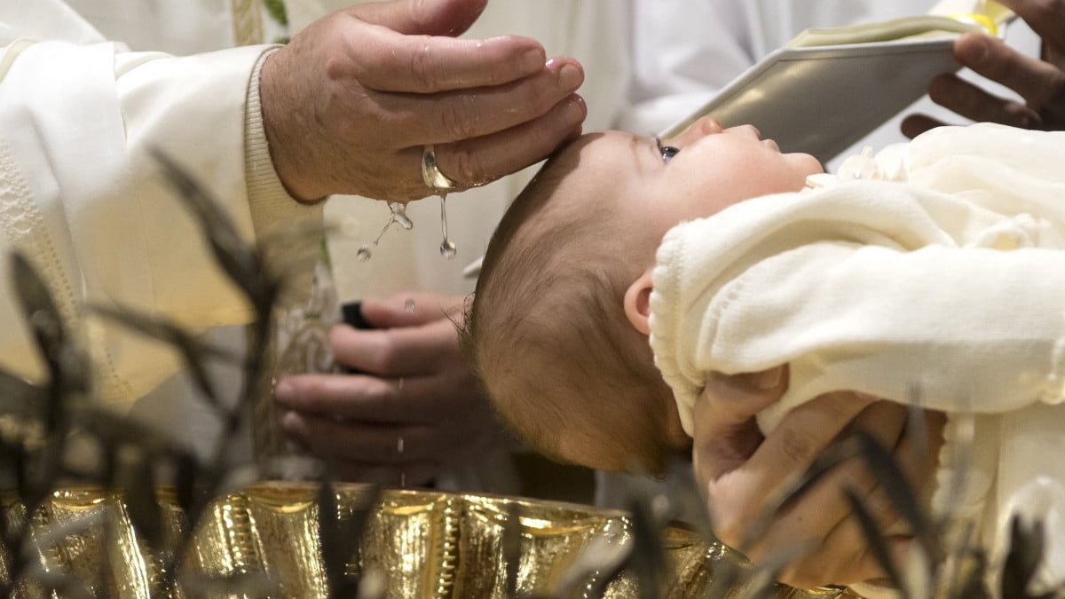 Sacerdote realizaba en el transcurso de 20 años cientos de bautismos inválidos