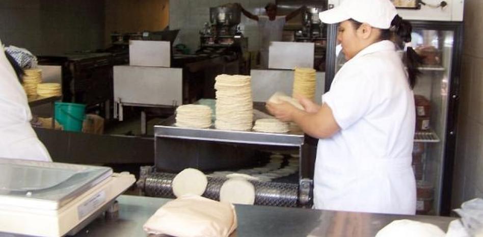 Sube kilogramo de tortilla a 23 pesos también en municipios fronterizos