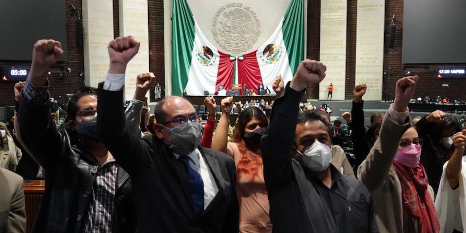 Periodistas protestan en el Congreso contra violencia a la prensa