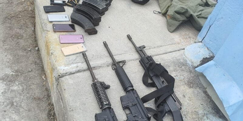 Estatales decomisan armamento y rescatan a una persona secuestrada en Matamoros