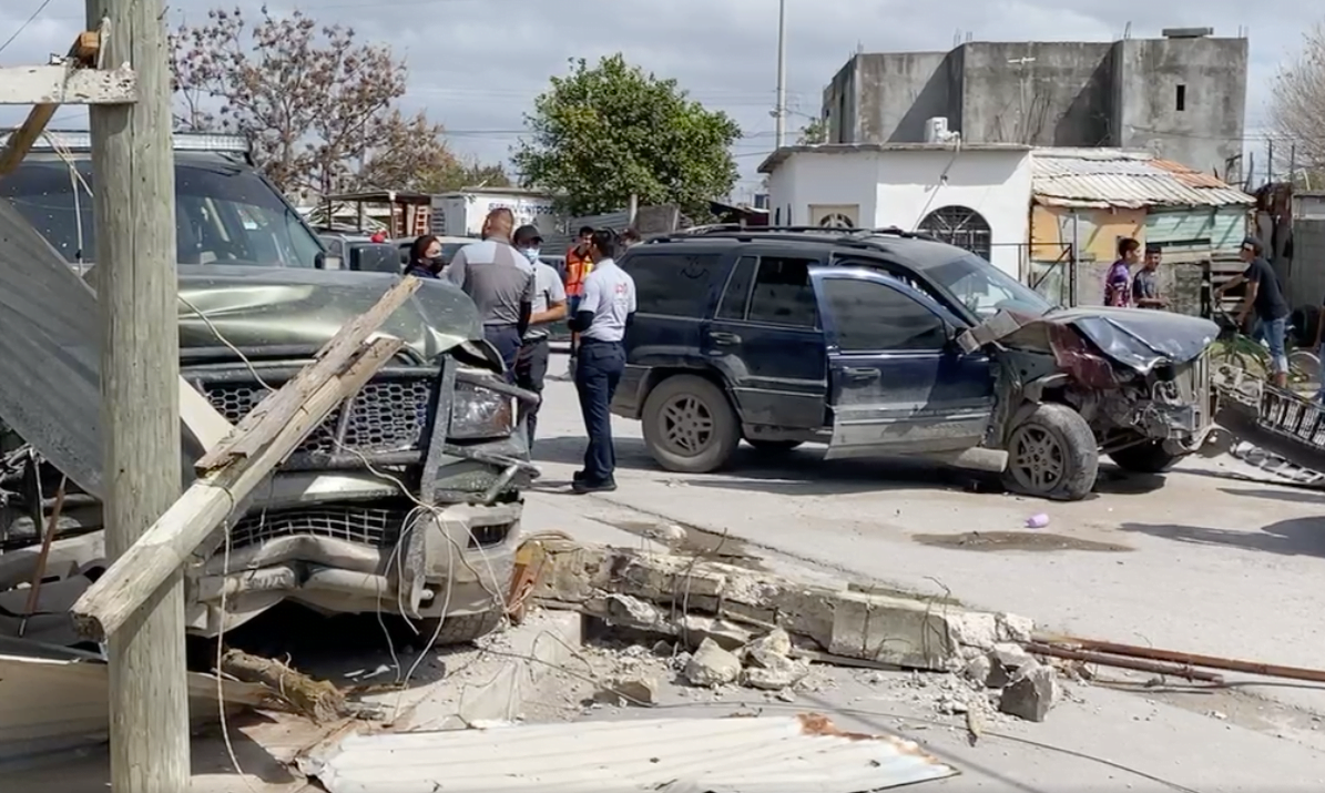 Esposa se pelea con la ex del marido y trifulca termina en fuerte choque