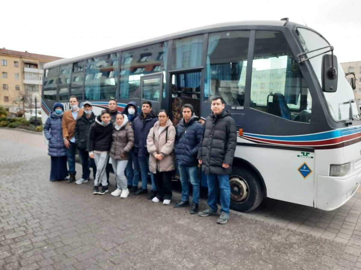 Trasladan a Rumania a familias mexicanas evacuadas de Ucrania