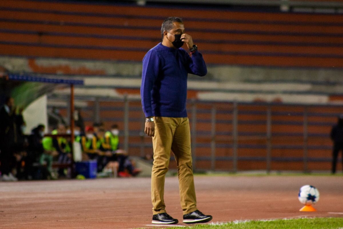 Jorge Urbina deja de ser el DT del Correcaminos