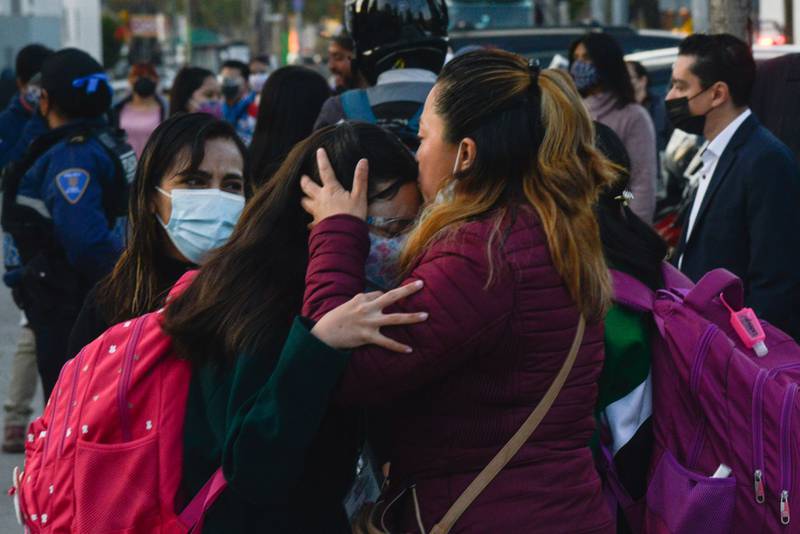 Fiscalía reporta otra alumna lesionada por esquirla de bala en secundaria de Iztapalapa