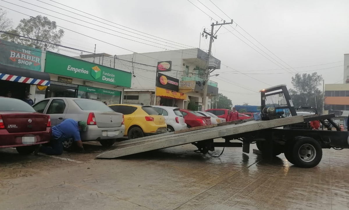 Aseguran vehículo con placas sobrepuestas en Altamira
