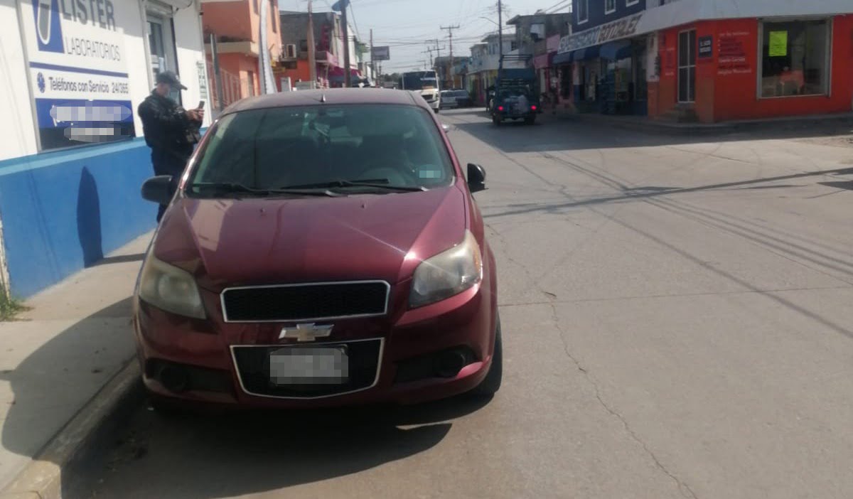 Aseguran vehículo con placas sobrepuestas al sur de Tamaulipas