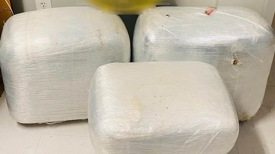 Abandonan cargamento de marihuana y huyen a Nuevo Laredo