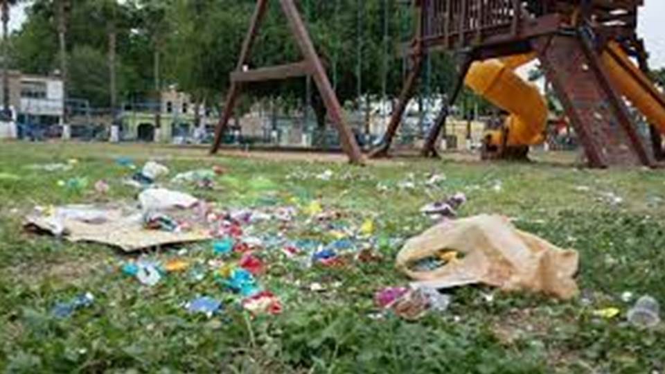 Al menos 100 toneladas de escombro de parques y jardines son retiradas semanalmente