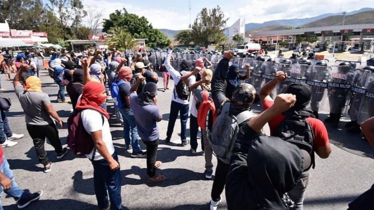Normalistas de Ayotzinapa reportan 8 heridos de gravedad tras enfrentamiento con Guardia Nacional 