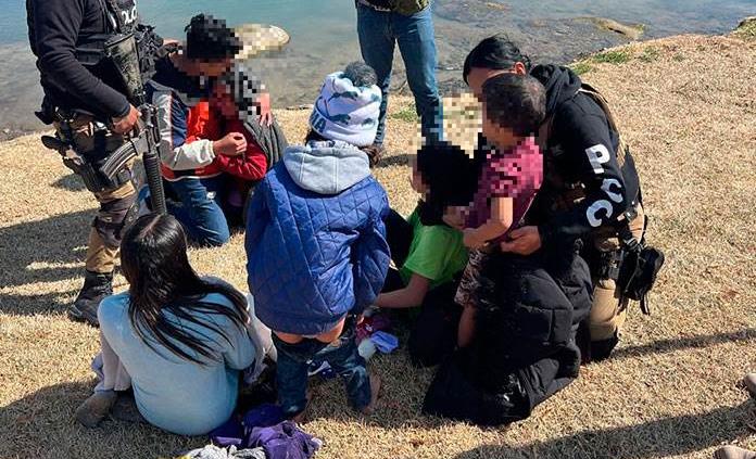 Rescatan a seis menores migrantes hondureños en el Río Bravo