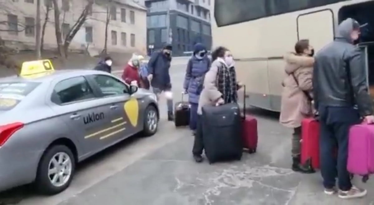Trasladan con éxito a mexicanos al sur de Ucrania