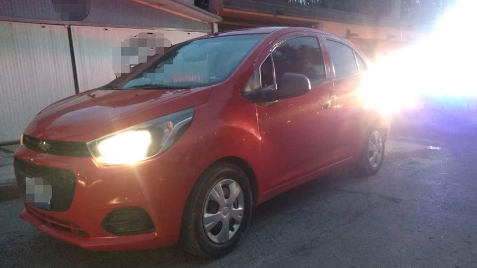 Carga gasolina y huye sin pagar, finalmente es detenido