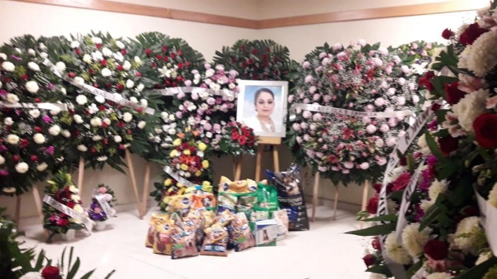 ¡Amor sincero por animales! Mujer pide croquetas en vez de flores para su velorio