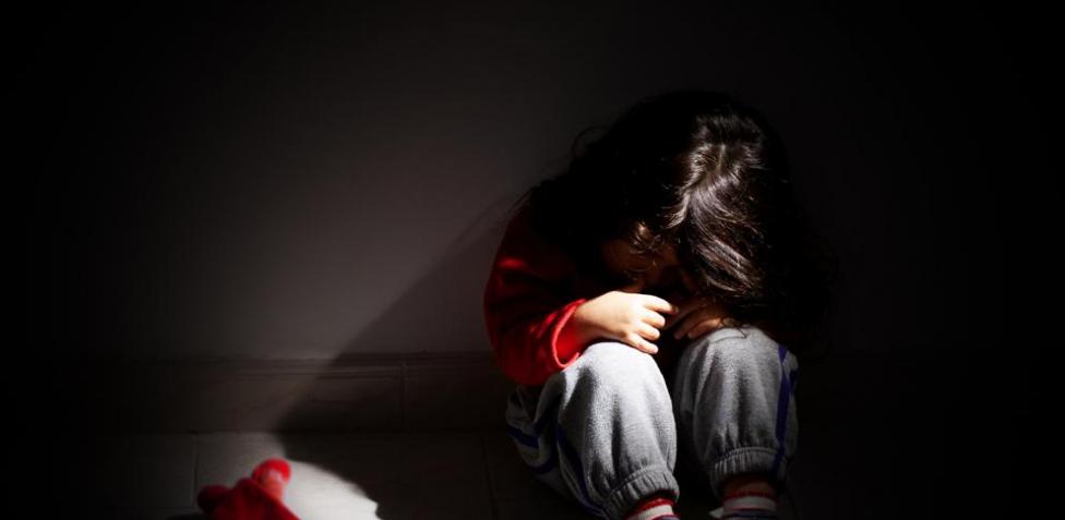 Madre denuncia violación de su pequeña de 9 años, acusa a abuelastro