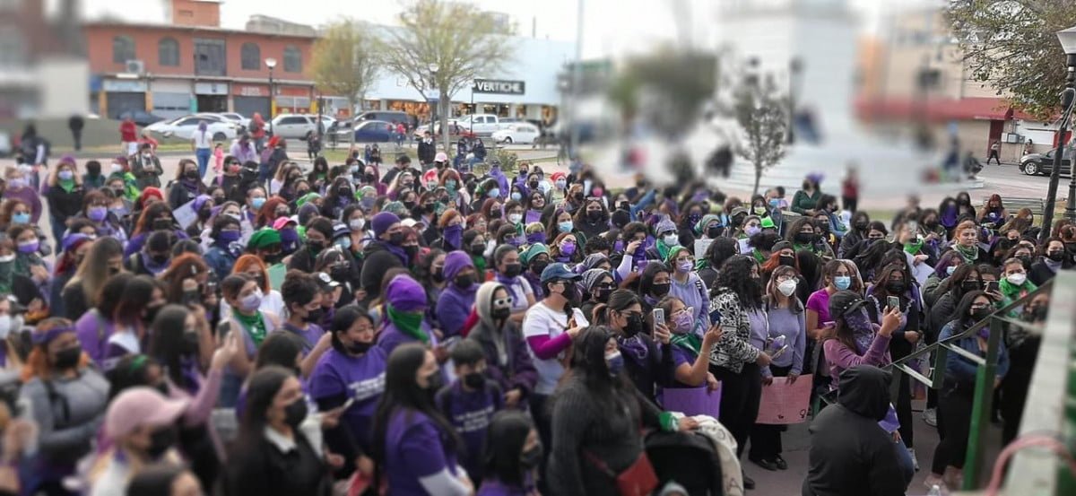 Marchan colectivos feministas en Nuevo Laredo