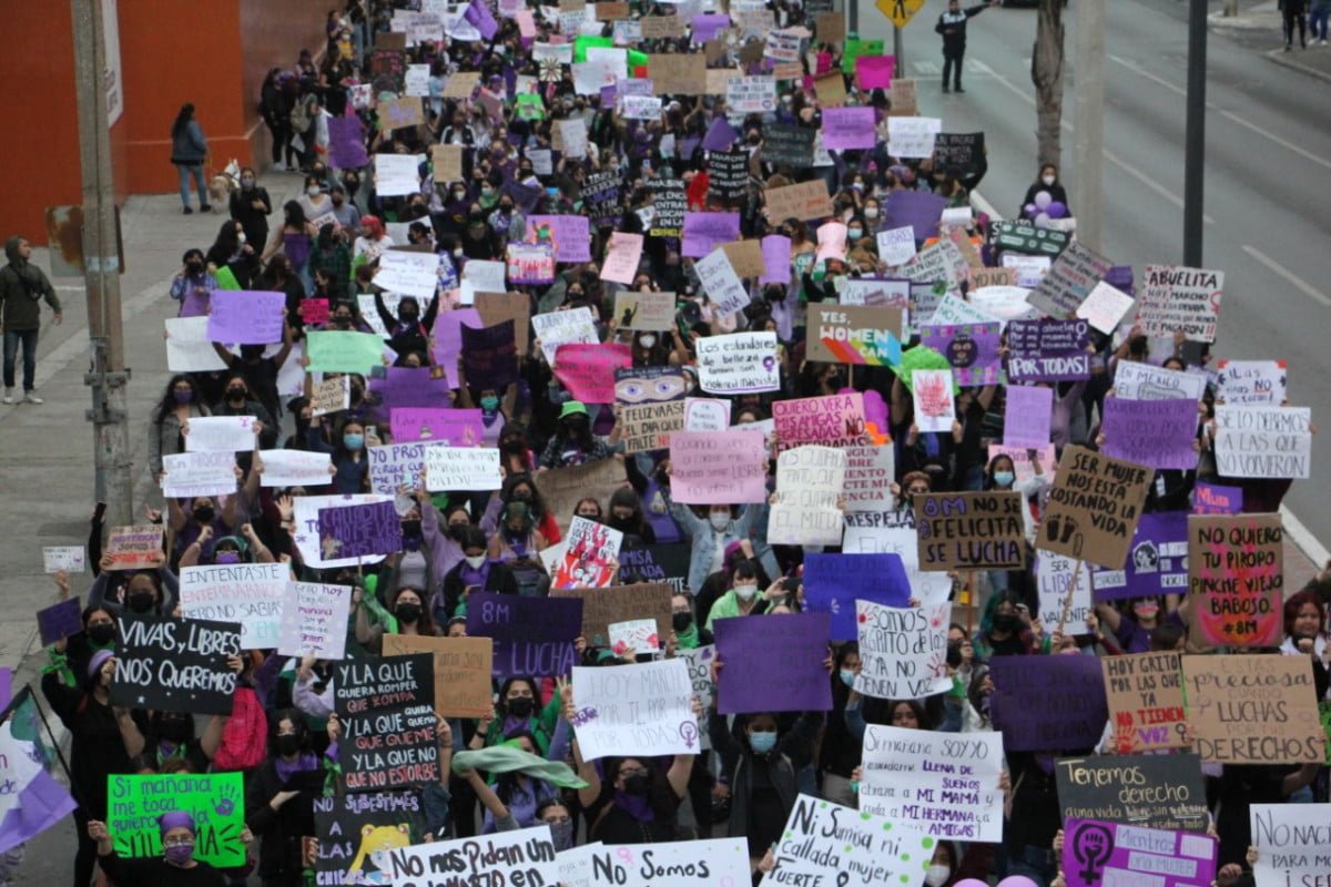 Colectivas feministas se manifiestan y piden renuncia del fiscal