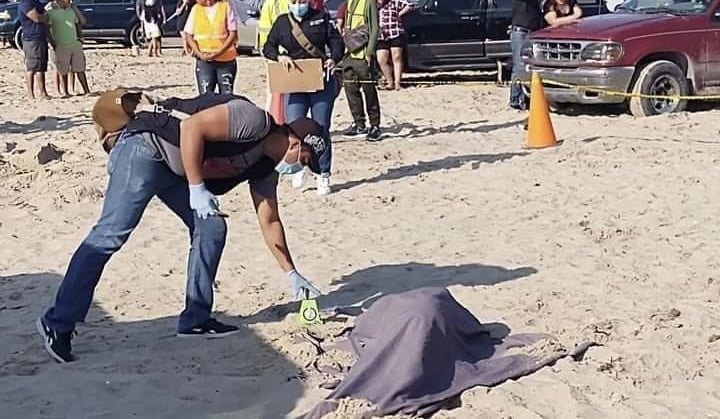 ¡Tragedia en Playa Bagdad! Ebrio atropella a jovenes que estaban enterrados en la arena, uno muere
