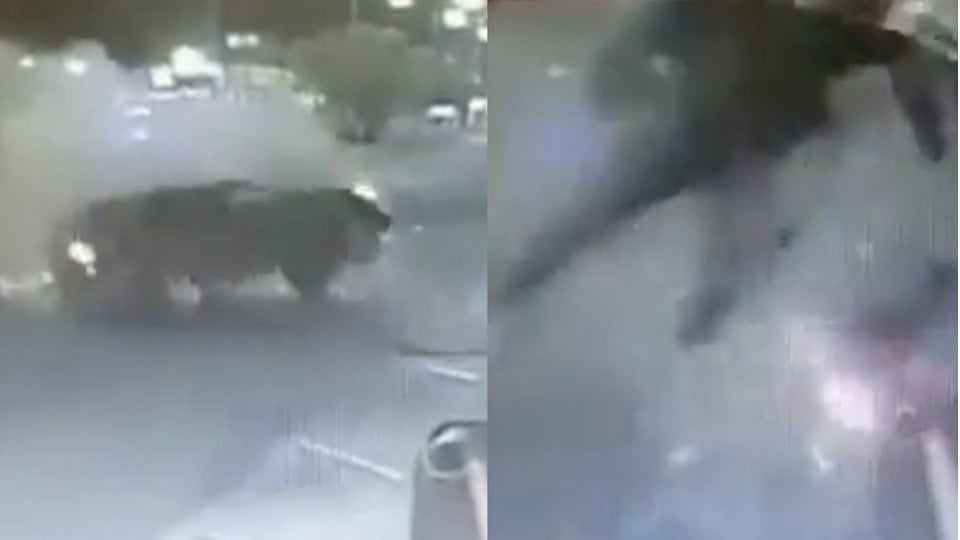 Impresionante momento en el que conductor sale disparado al volcar su camioneta