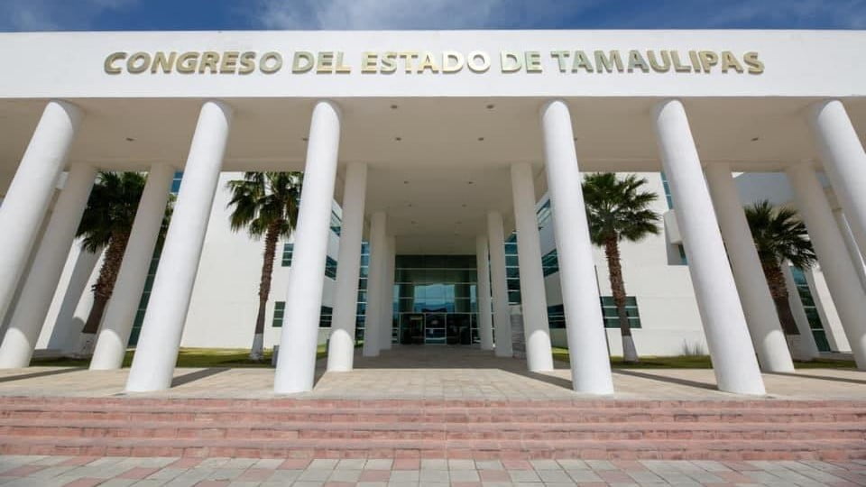 Congreso de Tamaulipas retira manta con leyenda “La Casa del Pueblo”