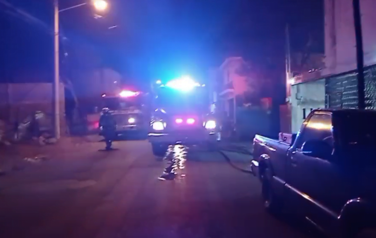 Reportan incendio de vivienda, al parecer había gente al interior