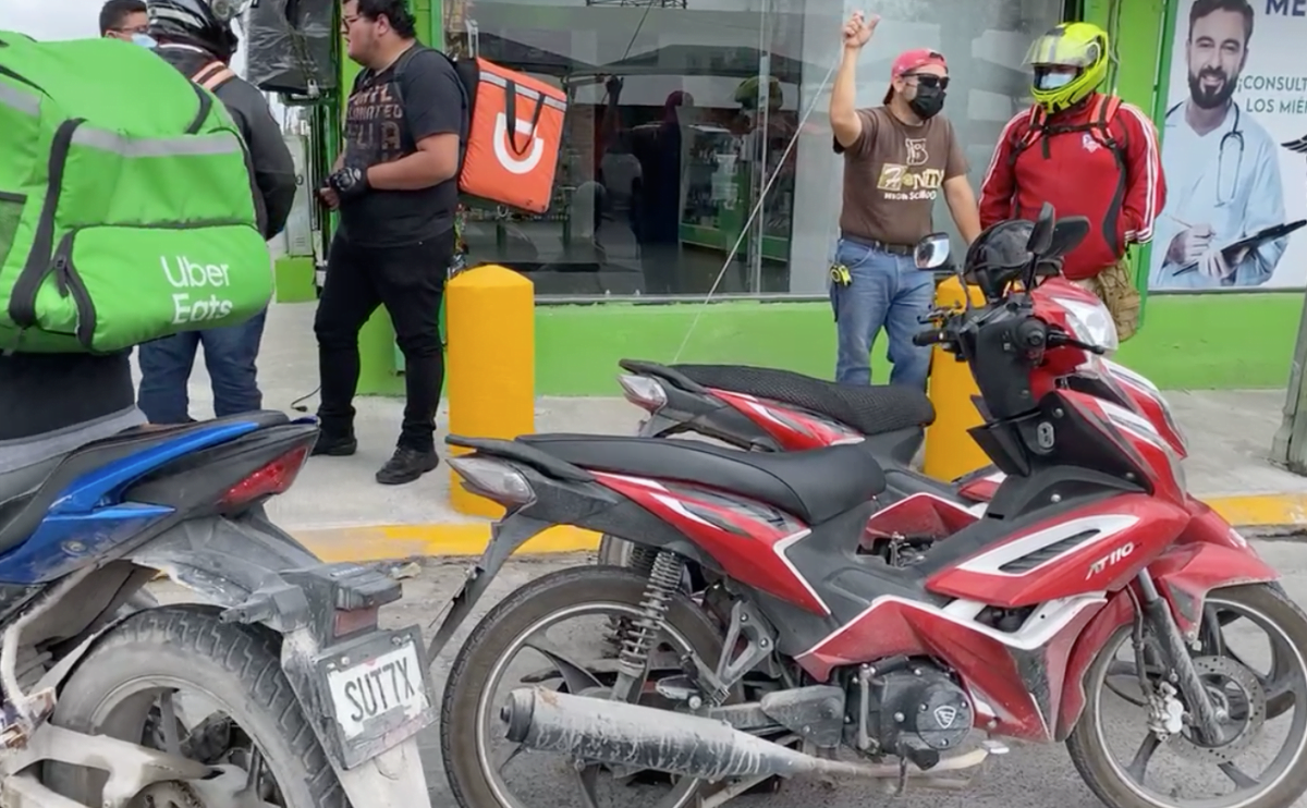 Tras choque, repartidor de comida rápida resulta lesionado