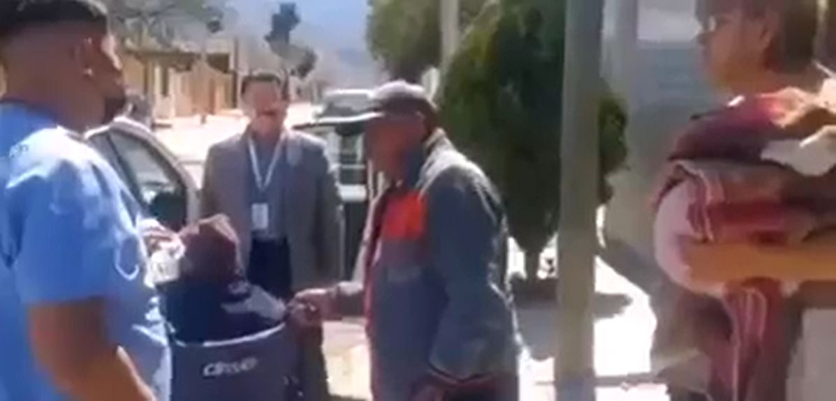 Después de 10 años se reencuentra abuelito con su familia