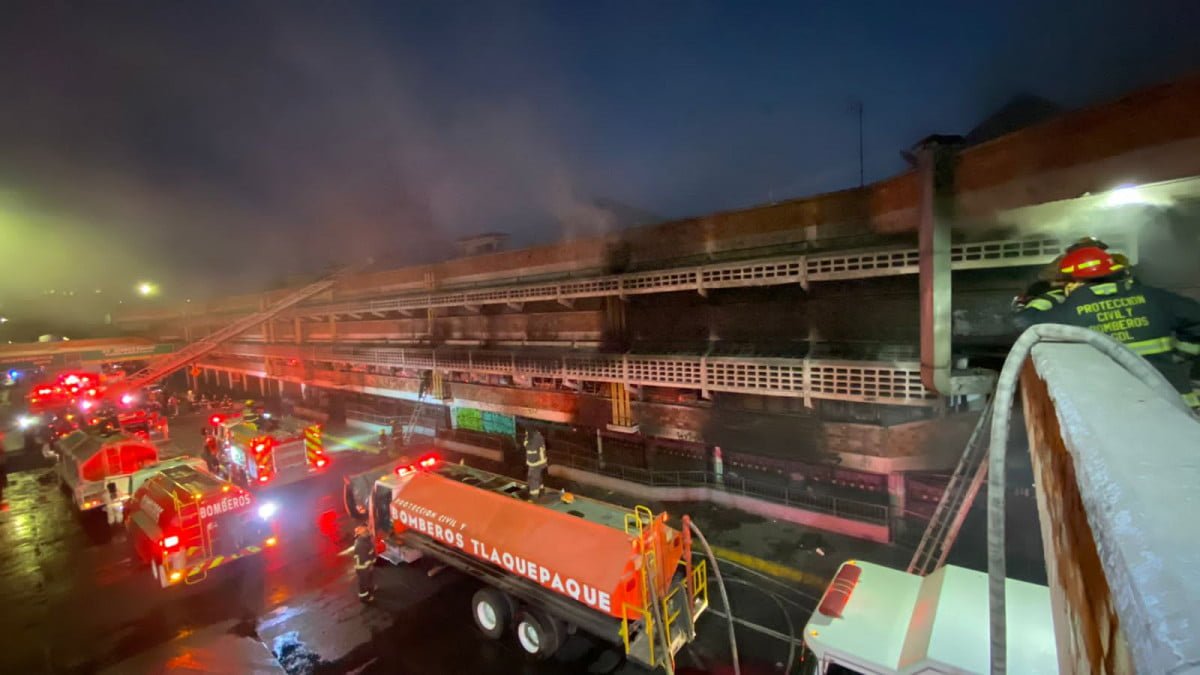 Se incendia mercado San Juan de Dios, uno de los mas importantes del país