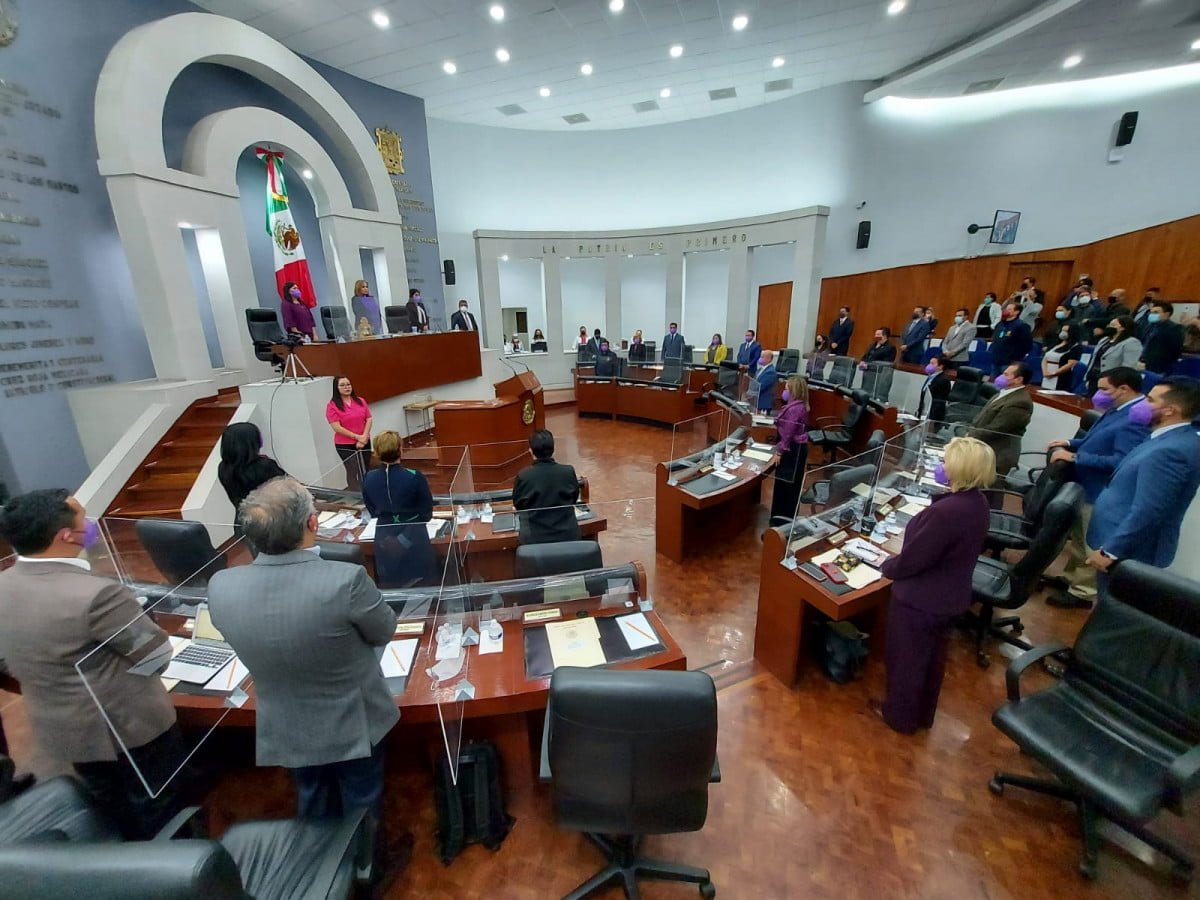 Diputados de SLP homenajean a “El Mijis” guardando un minuto de silencio