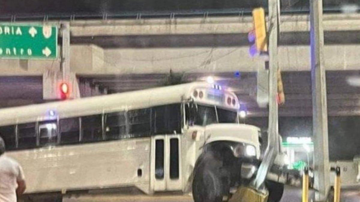 Enésima noche de bloqueos, balaceras y derribo de videovigilancia en Reynosa; hay 4 muertos
