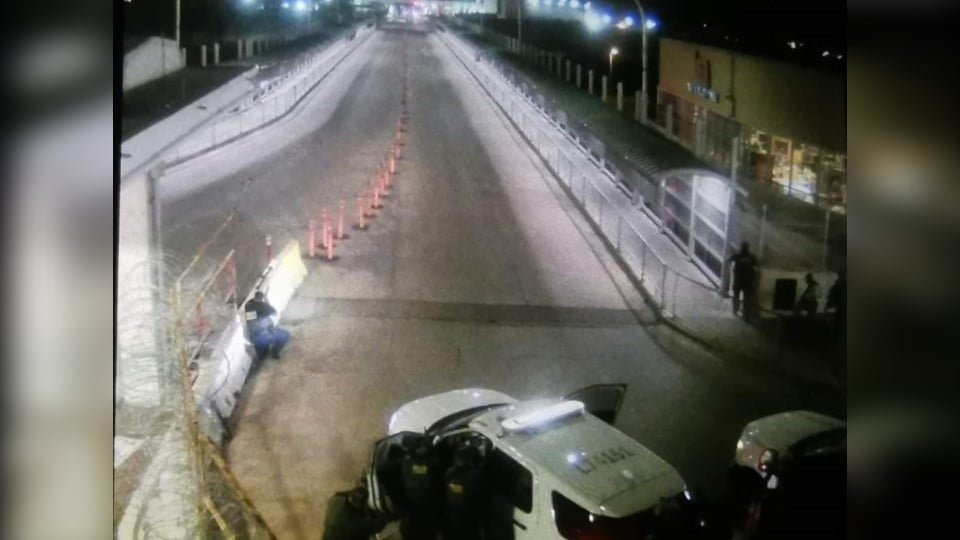 Reabren puentes internacionales de Nuevo Laredo tras permanecer cerrados por balaceras