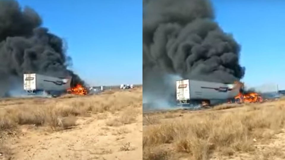 Chocan de frente tráileres y se incendian en la Monterrey-Nuevo Laredo