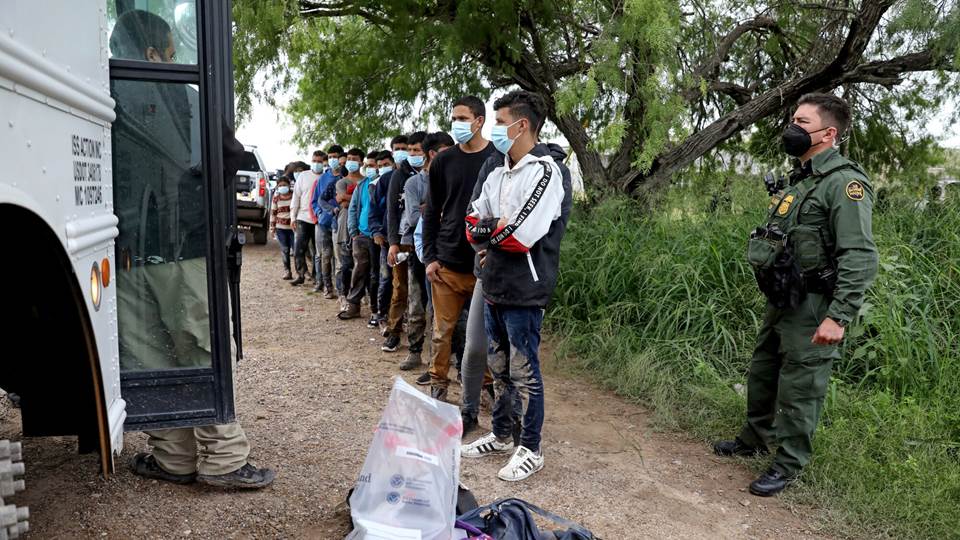 Se eleva la cifra de detenciones de migrantes a casi 165 mil en febrero