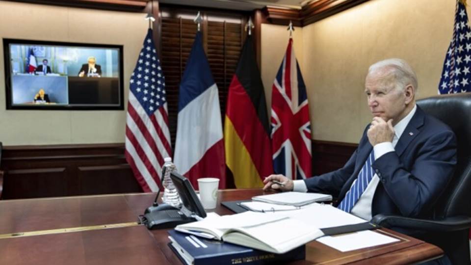 Estados Unidos prohíbe todas las importaciones de gas y petróleo de Rusia