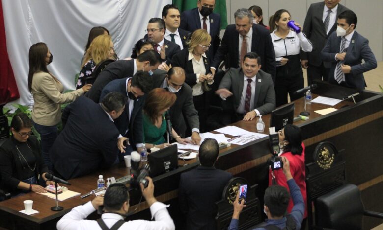 ¡Circo en el Congreso! agandalle en comisiones termina casi a golpes