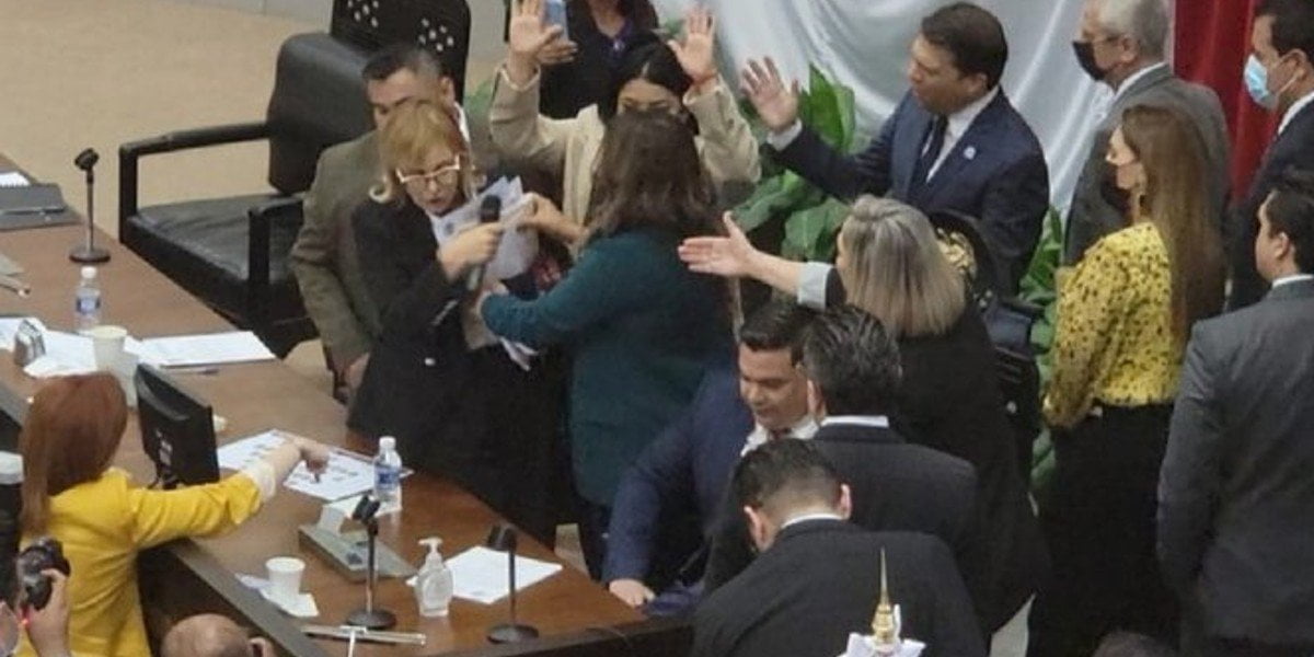 Pese a toma de tribuna de MORENA, el control del Congreso es del PAN