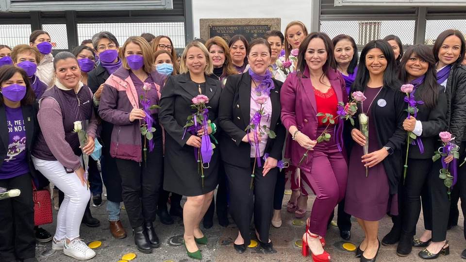 Llevan a cabo Dos Laredos caminata binacional en Día Internacional de la Mujer