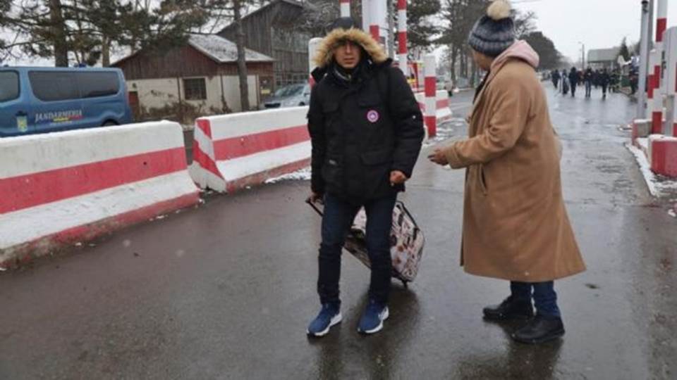 Mexicano viajó a Ucrania para pedir matrimonio a su novia; el conflicto con Rusia frustró su compromiso