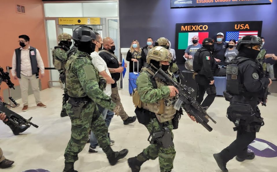 Entregan a “El Huevo” a autoridades estadounidenses, era buscado en Texas