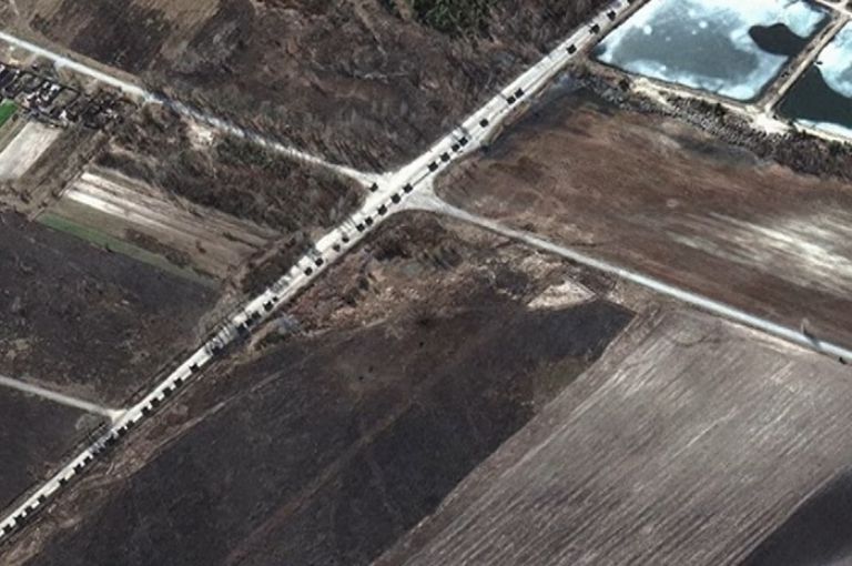 Video de convoy ruso de 64 kilómetros que se dirige a Ucrania
