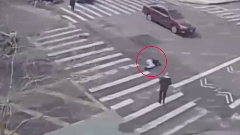 Atropella automóvil de lujo a niña de 12 años