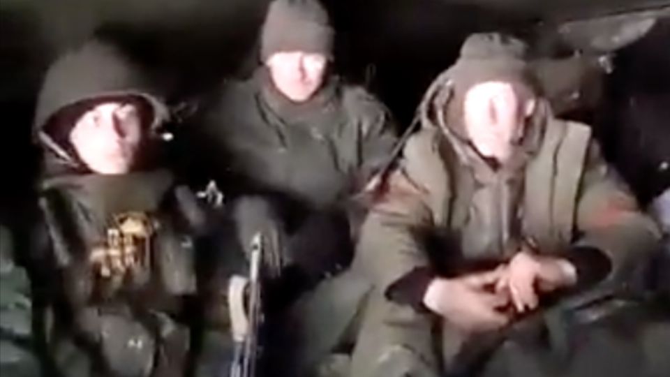 Reclutas rusos acusan que los enviaron a pelear con rifles de 1940 que no disparan