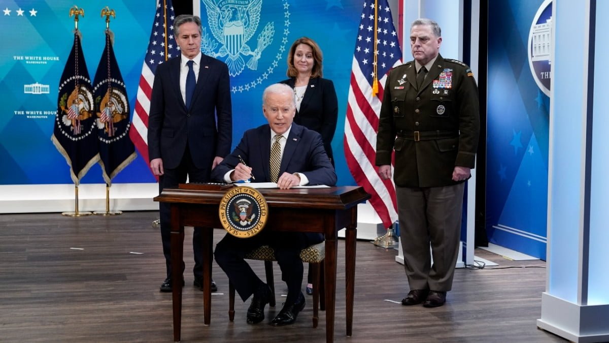 Biden anuncia que enviará a Ucrania sistemas de defensa antiaérea