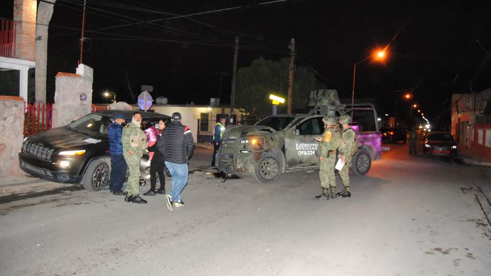 Patrulla de la Secretaría de la Defensa Nacional choca por ir en sentido contrario y sin luces