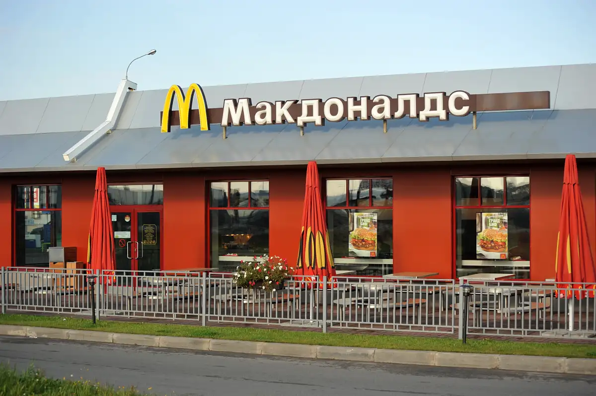 Venden hamburguesas de McDonald’s por mas 6 mil pesos en Rusia