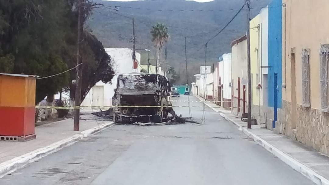 Disparan contra central camionera y queman autobús en San Carlos