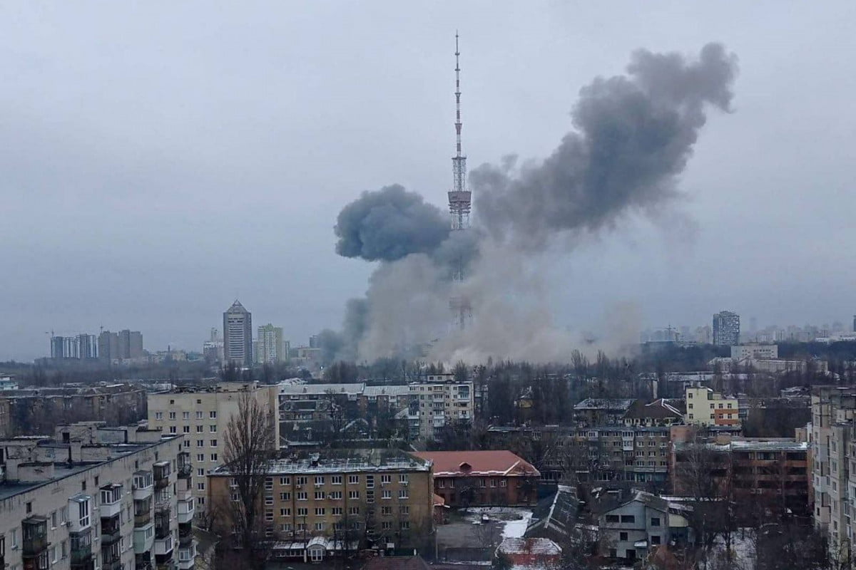 Cinco muertos en bombardeo ruso a torre de televisión en Kiev