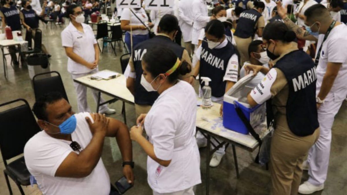 En abril, concluye ciclo de vacunación contra covid-19 en México: director del ISSSTE